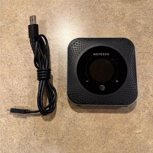 Netgear Nighthawk M1 MR1100 Mobile WIFI Hotspot 4G - AT&T Only - NO SIM - Tested